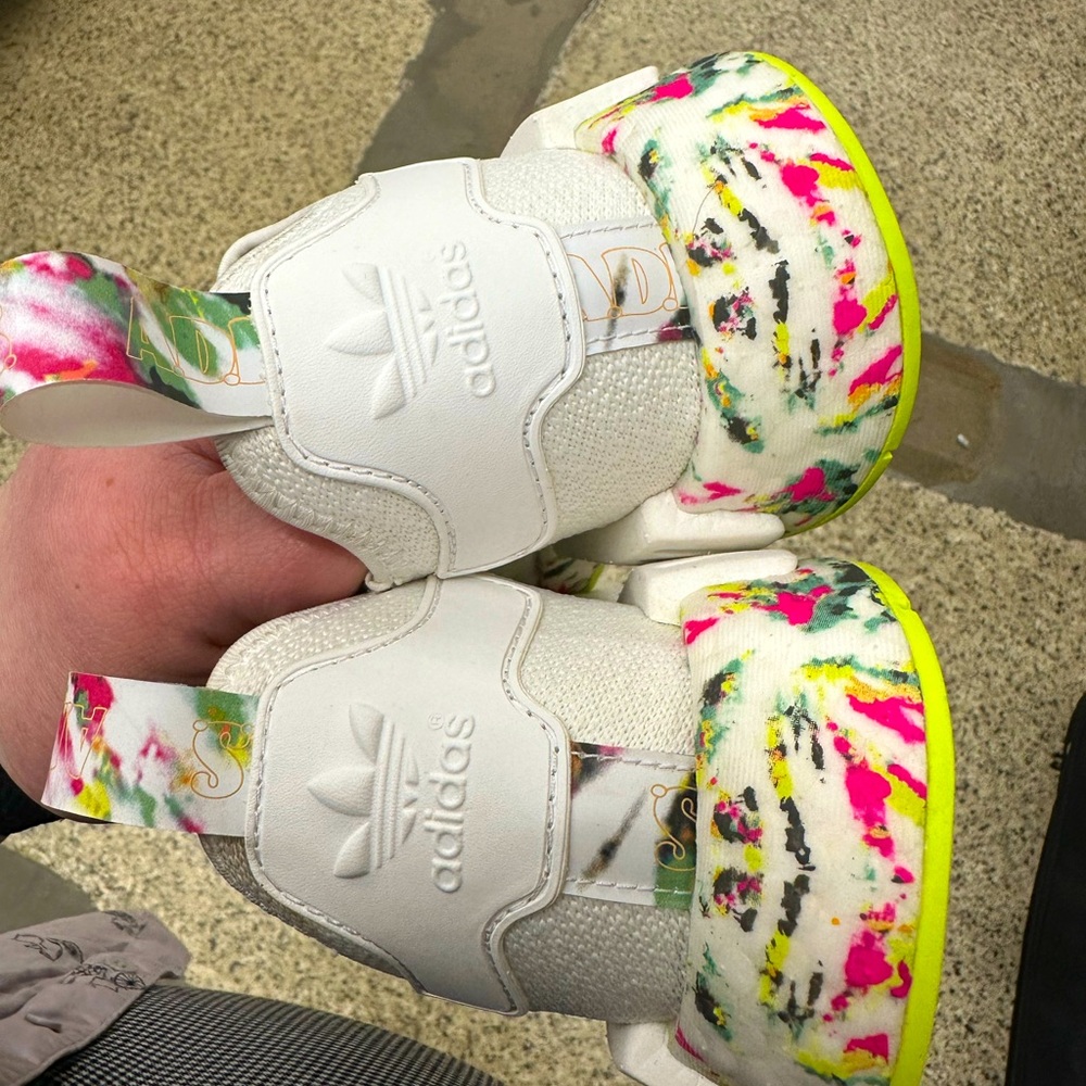 Adidas Nmd R1 Size 4 watercolor, Brand New